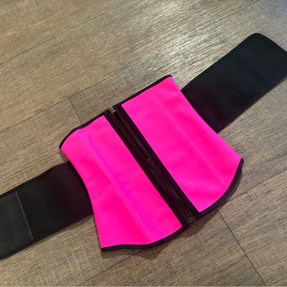 Pretty Pink Waist Trainer! - Picture 4 of 8